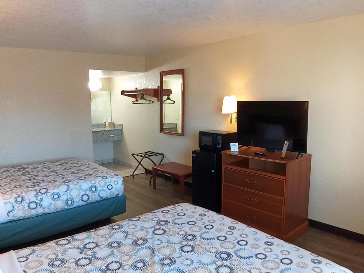Hole Inn The Wall Hotel - Fort Walton Beach - Sunset Plaza - Nearby Beaches & Hurlburt Extérieur photo