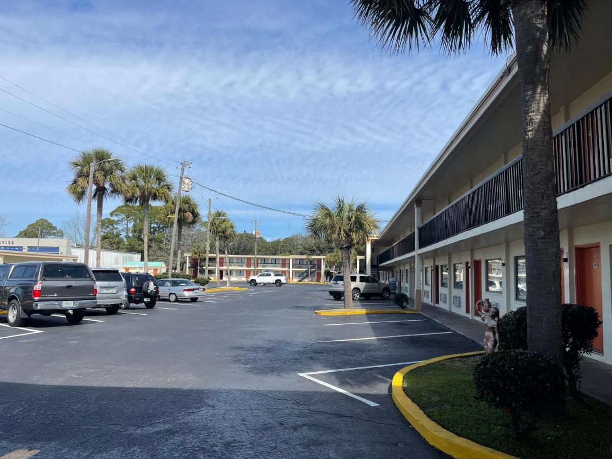 Hole Inn The Wall Hotel - Fort Walton Beach - Sunset Plaza - Nearby Beaches & Hurlburt Extérieur photo