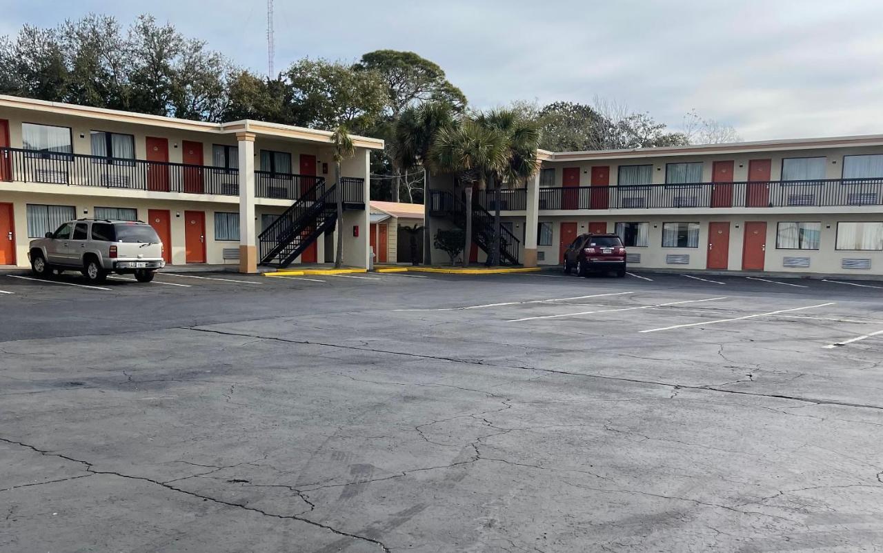 Hole Inn The Wall Hotel - Fort Walton Beach - Sunset Plaza - Nearby Beaches & Hurlburt Extérieur photo