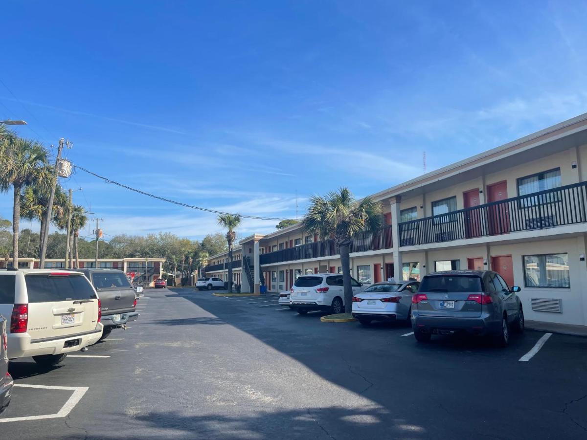 Hole Inn The Wall Hotel - Fort Walton Beach - Sunset Plaza - Nearby Beaches & Hurlburt Extérieur photo