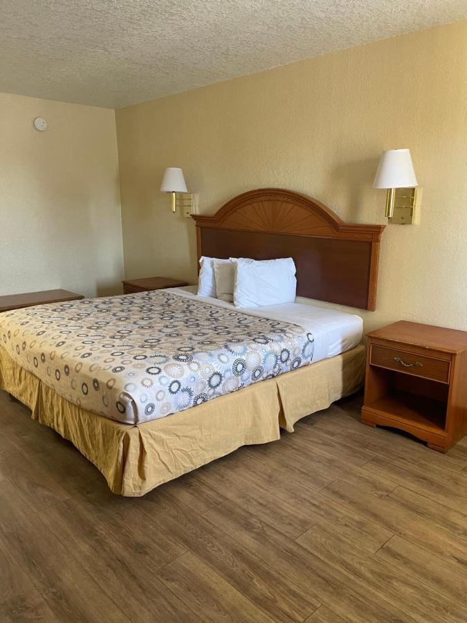 Hole Inn The Wall Hotel - Fort Walton Beach - Sunset Plaza - Nearby Beaches & Hurlburt Extérieur photo