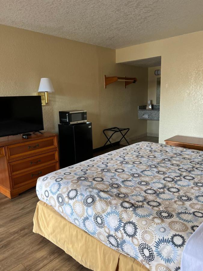 Hole Inn The Wall Hotel - Fort Walton Beach - Sunset Plaza - Nearby Beaches & Hurlburt Extérieur photo