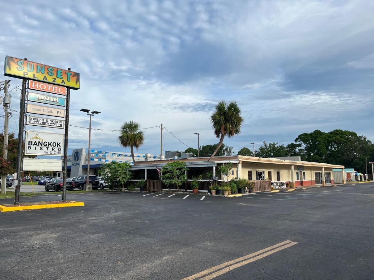 Hole Inn The Wall Hotel - Fort Walton Beach - Sunset Plaza - Nearby Beaches & Hurlburt Extérieur photo