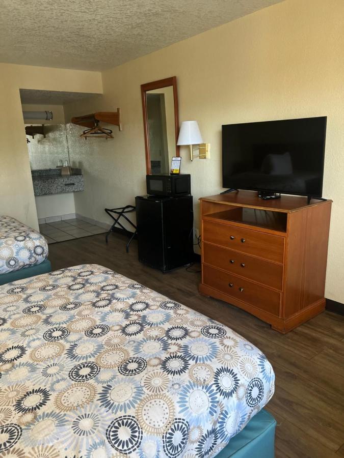 Hole Inn The Wall Hotel - Fort Walton Beach - Sunset Plaza - Nearby Beaches & Hurlburt Extérieur photo