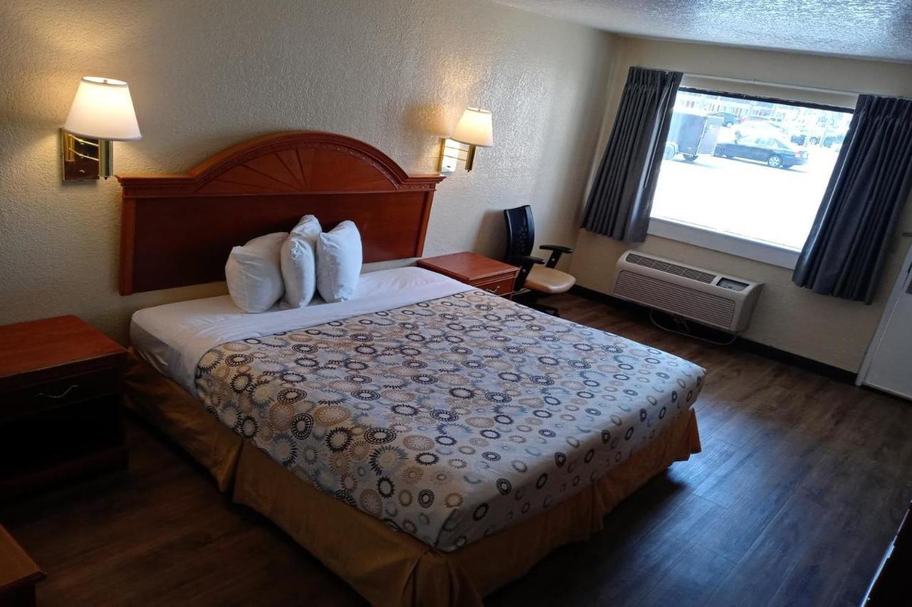 Hole Inn The Wall Hotel - Fort Walton Beach - Sunset Plaza - Nearby Beaches & Hurlburt Extérieur photo