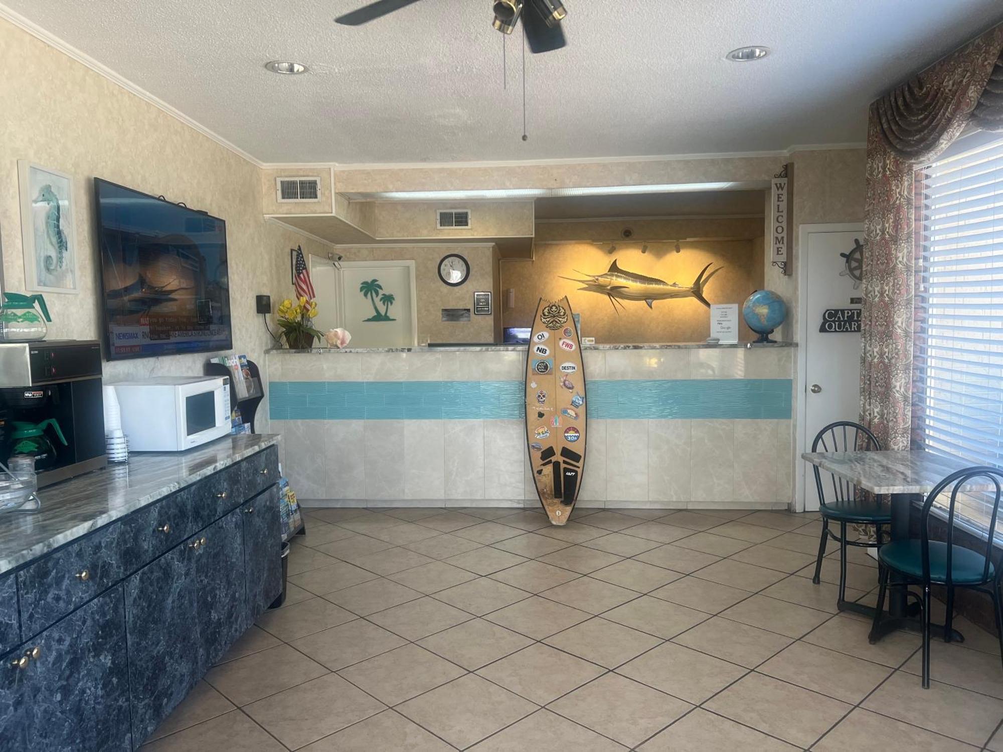 Hole Inn The Wall Hotel - Fort Walton Beach - Sunset Plaza - Nearby Beaches & Hurlburt Extérieur photo