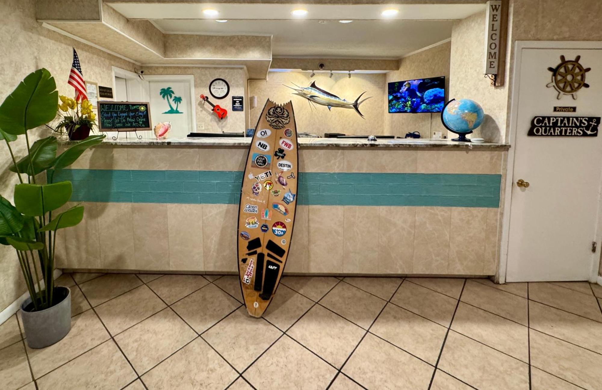 Hole Inn The Wall Hotel - Fort Walton Beach - Sunset Plaza - Nearby Beaches & Hurlburt Extérieur photo