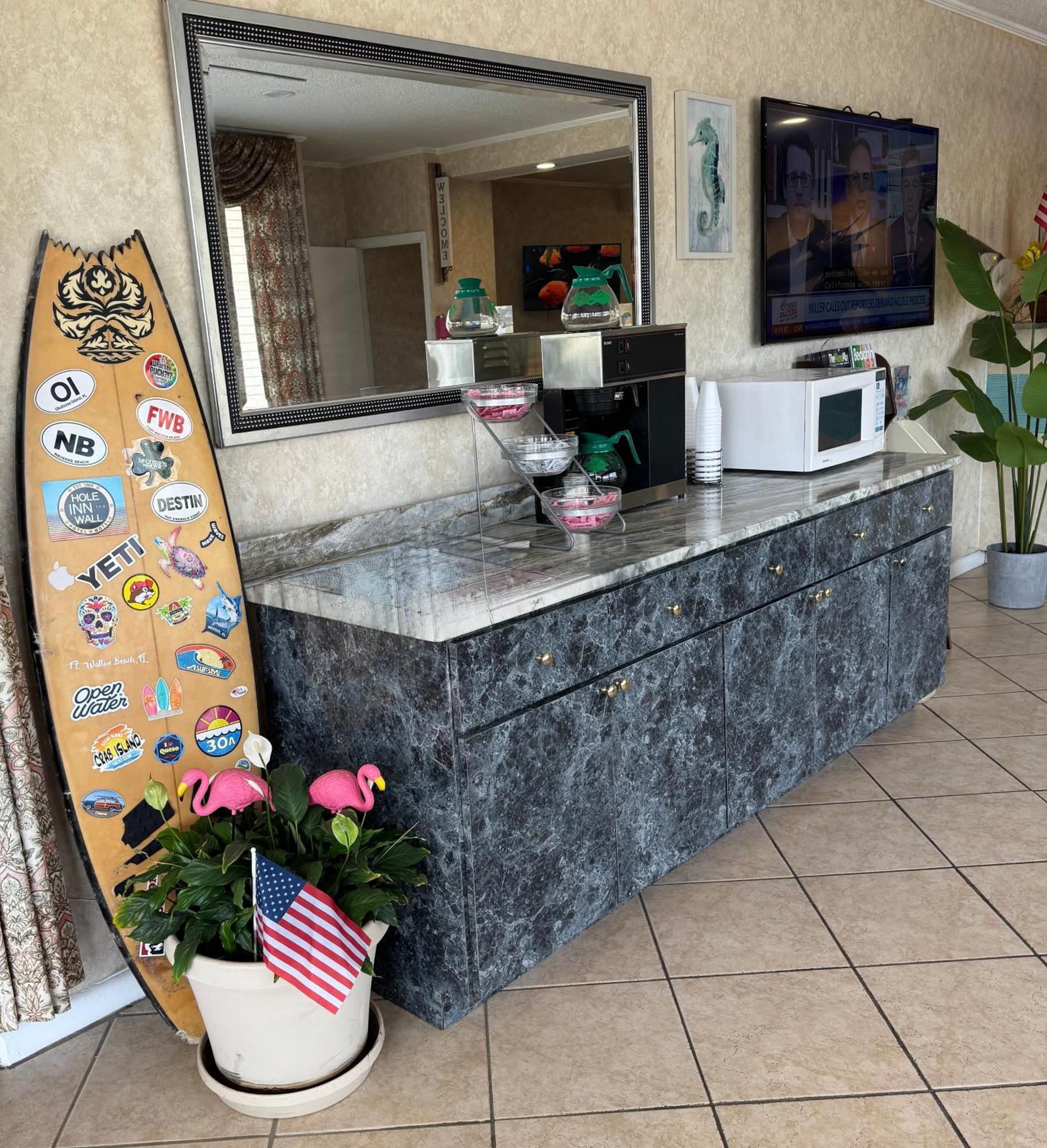 Hole Inn The Wall Hotel - Fort Walton Beach - Sunset Plaza - Nearby Beaches & Hurlburt Extérieur photo