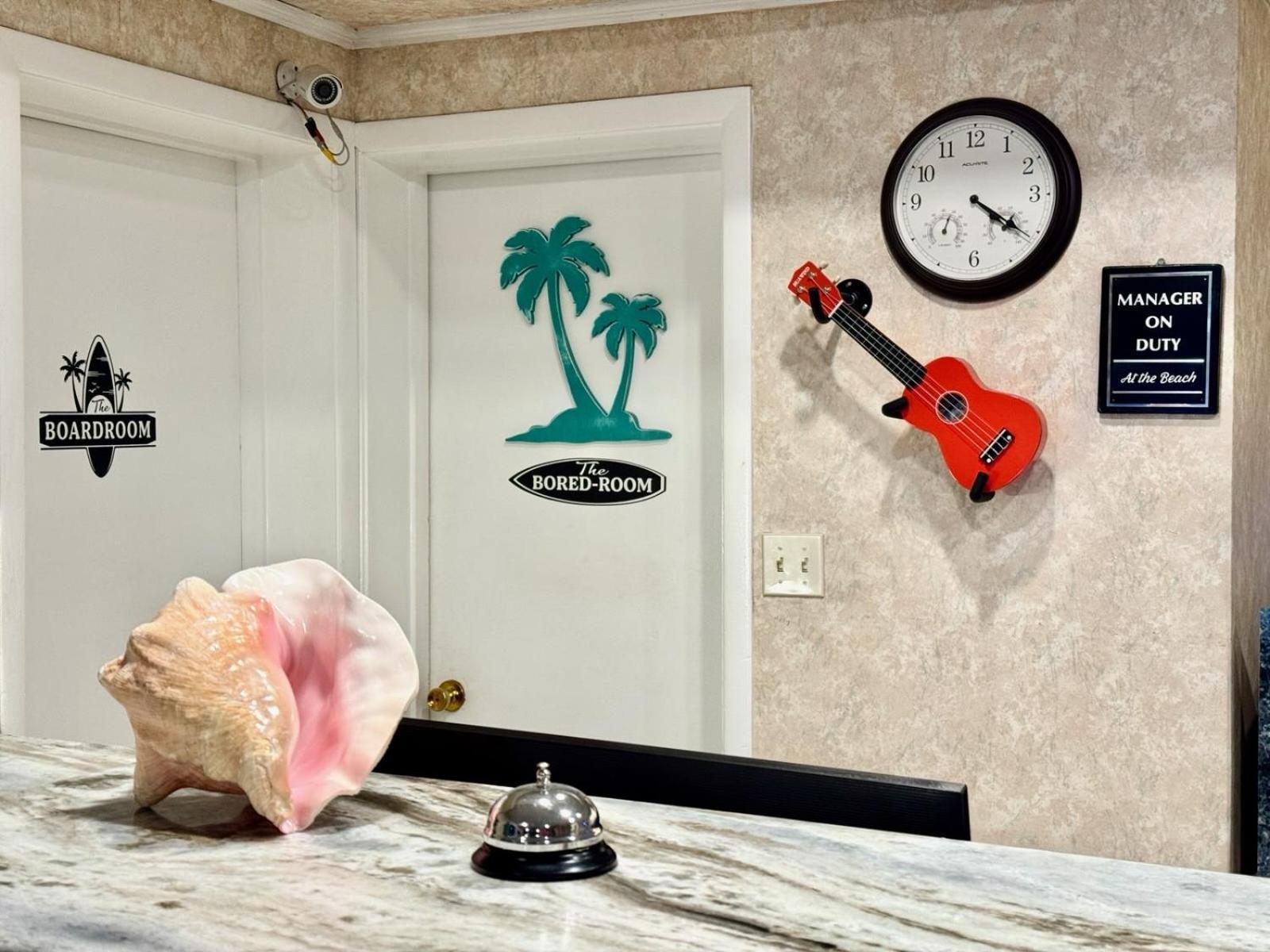 Hole Inn The Wall Hotel - Fort Walton Beach - Sunset Plaza - Nearby Beaches & Hurlburt Extérieur photo
